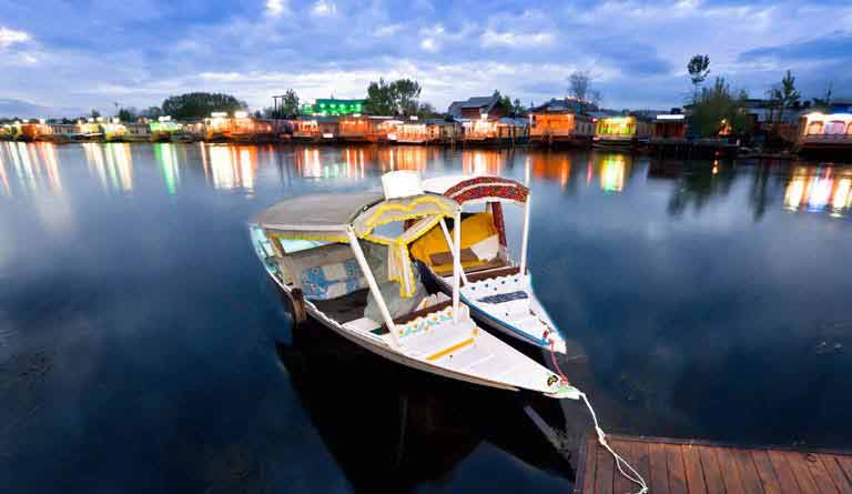 kashmir houseboat at dal lake