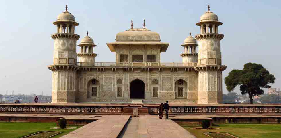 Itimad Ud Daulah Agra Tour packages